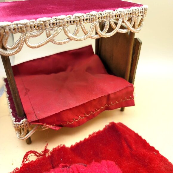 Vintage Dollhouse Red 4 Poster Canopy Bed + Beaded Chandelier Set dh905 - Picture 9 of 10